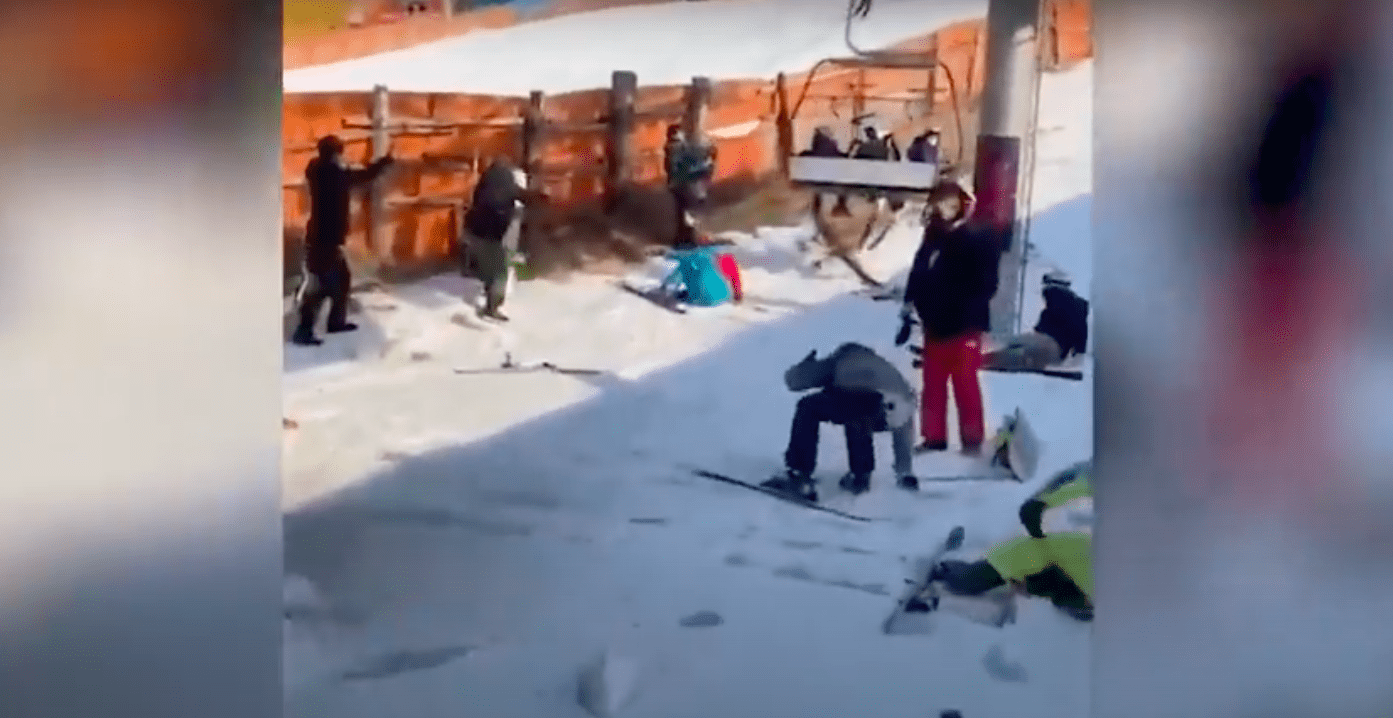 Bizar: skiërs worden genoodzaakt uit achteruitdraaiende skilift te springen