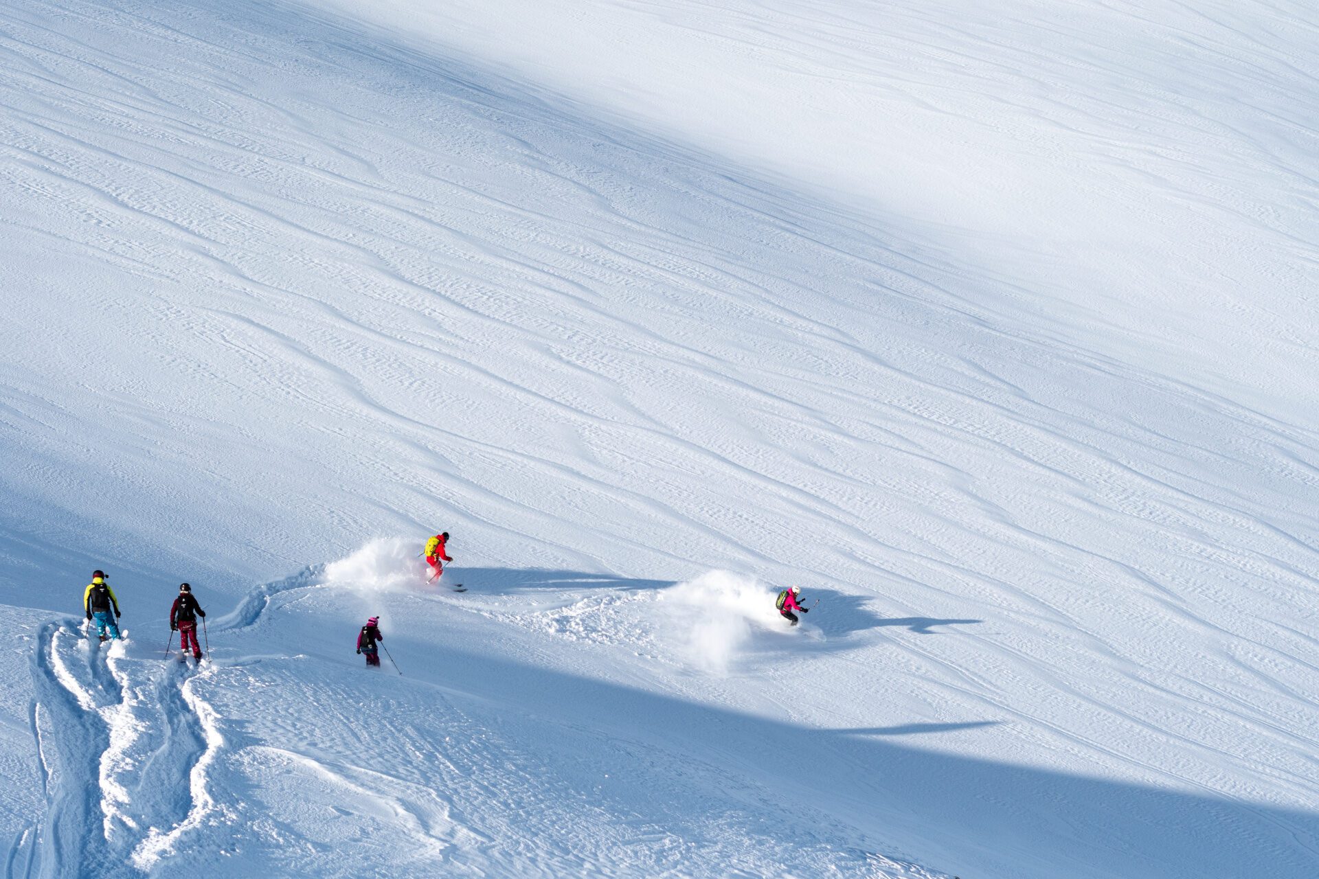 Twaalf skiërs vast in geul La Grave