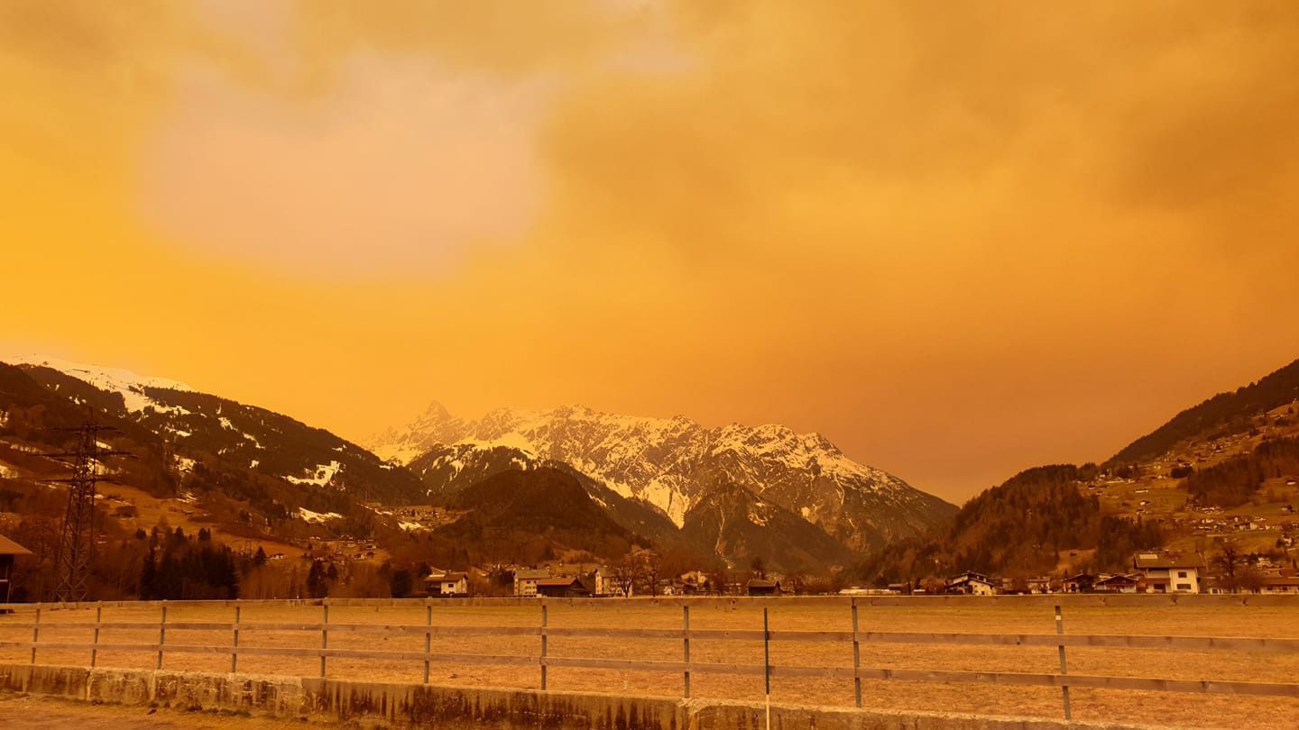 Saharastof kleurt pistes in de Alpen oranje!